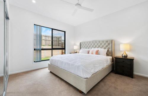 Burpengary East Casa | The Crest North Harbour Estate Sleeps 8
