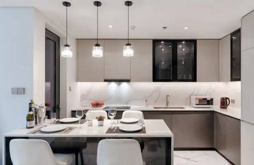 Ho Chi Minh City Apartamento | The Crest-Metropole with Bathtub Skyline City view