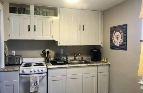 Algonac Apartamento | The Crooked House