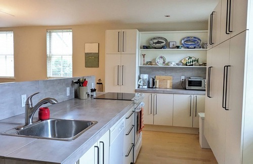Lunenburg Casa | The Cross Passage House located in the heart of Lunenburg Nova Scotia