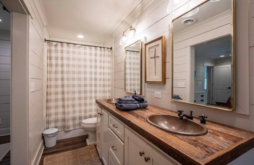 Langston Mile Village Cabina | The Crossover, Family, Fishing, & Firepit Retreat