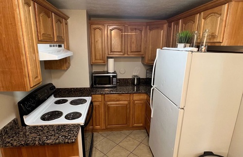 Spokane Casa | The Crown 👑 Cottage With a HOT TUB and A Fully Fenced Backyard
