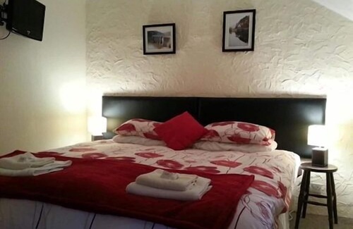 Rhayader Hotel | The Crown Inn