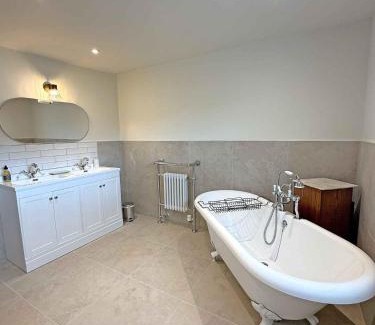 Lea Hotel | The Crown Inn Lea