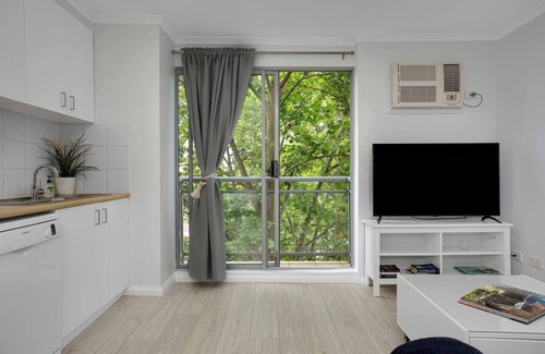 Crows Nest Apartamento | The Crows Nest Spacious Studio with Balcony