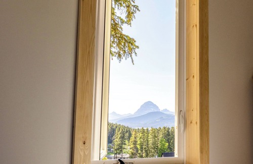 Blairmore Chalet De Esquí | The Crowsnest Mountain Lodge, ski in ski out/bike in bike out