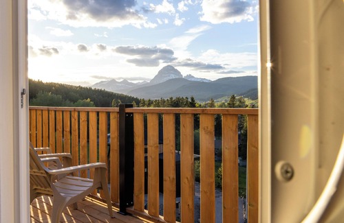 Blairmore Chalet De Esquí | The Crowsnest Mountain Lodge, ski in ski out/bike in bike out