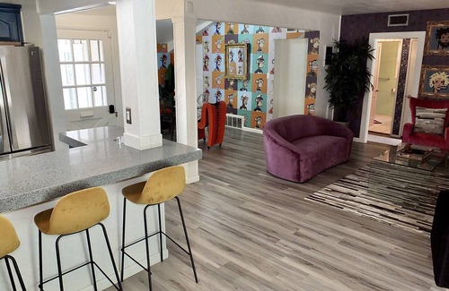 North Hollywood Casa | The Crypto House - Content house with King Suite