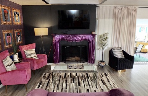 North Hollywood Casa | The Crypto House - Content house with King Suite