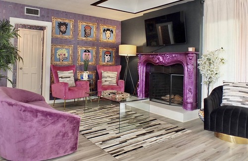 North Hollywood Casa | The Crypto House - Content house with King Suite