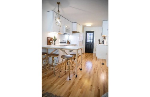 Germantown Apartamento | The Crystal | Lovely, Comfy, & Super Walkable