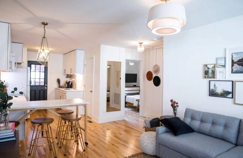 Germantown Apartamento | The Crystal | Lovely, Comfy, & Super Walkable