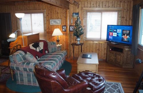 Frankfort Casa | The Crystalaire Cabin - Charming And Relaxing!