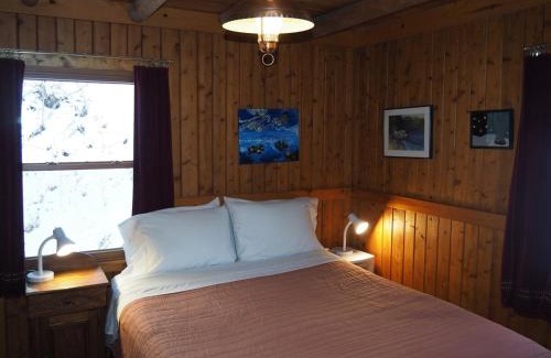 Frankfort Casa | The Crystalaire Cabin - Charming And Relaxing!