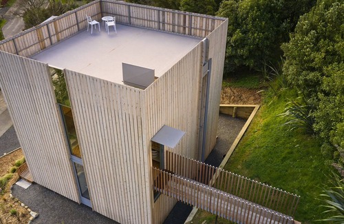 Picton Casa | THE CUBE - PICTON HOLIDAY HOME, pet friendly, with a garden in Picton