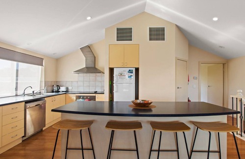Lake Wangary Casa | The Curly Seahorse - Fantastic, affordable holiday home for large groups