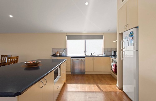 Lake Wangary Casa | The Curly Seahorse - Fantastic, affordable holiday home for large groups