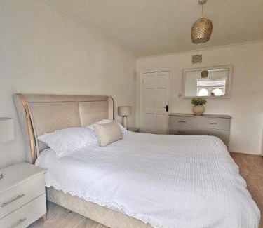 Cut Bush Apartamento | The Curragh Studio