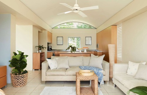 Palm Beach Casa | The Curve by Contemporary Hotels