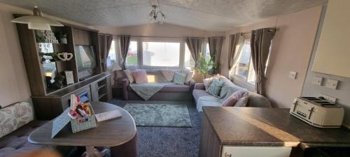 Porthcawl Otro | The Cwtch Caravan Trecco Bay