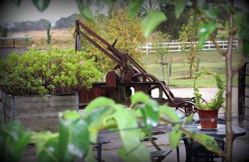 Cora Lynn Casa | "The Dairy" Just 5 minutes from Pakenham racecourse and Gumbuya World