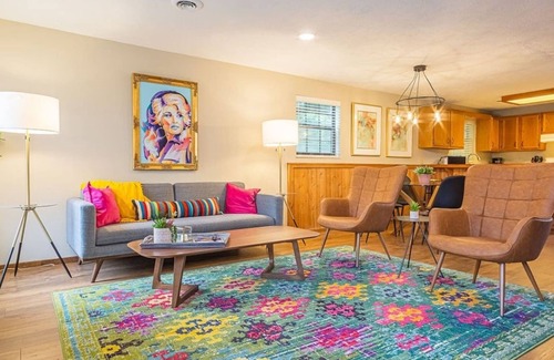 Caton Casa | THE DAISY @ DOLLYS DRIVE * Wifi Grill Woods Mtns
