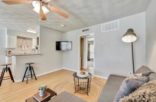 Old East Dallas Apartamento | The Dallas Vibe and Free Arboretum Tickets