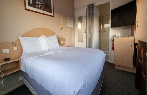 East Devonport Cabina | The Dannebrog Lodge Room 9