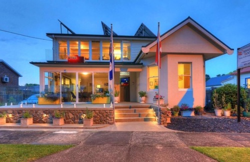 East Devonport Cabina | The Dannebrog Lodge Room 9