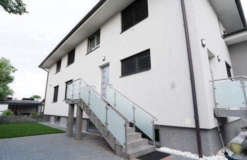 Prague 13 Apartamento | The Dante Villa Apartments