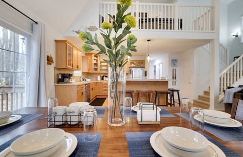 Thornhurst Casa | The Daydream Chalet: Newly installed hot tub!, The Daydream Chalet: A dream in every season! Enjoy s
