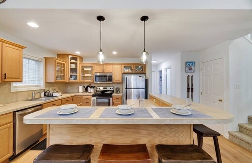 Thornhurst Casa | The Daydream Chalet: Newly installed hot tub!, The Daydream Chalet: A dream in every season! Enjoy s