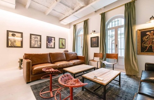 Chueca Apartamento | El Deauville | Inicio de primera clase en la animada Chueca