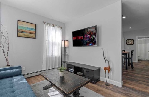 Wanskuck Apartamento | The Deluxe-Suite at The North End APT with Laundry
