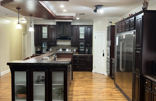 Cross Mountain Casa | The Den - Family friendly, Close to Fiesta Texas