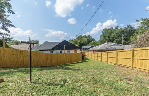 University District Casa | - The Den -Luxe + Spacious 2 BR FENCED YARD