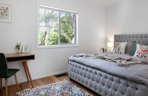 Hepburn Springs Casa | The Den, outdoor spa Daylesford