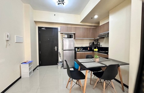 Pasay Condominio | The Den @ The Radiance Manila Bay