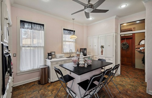 Gainesville Casa | The Denton Street Holiday House, an 1893 Victorian in the Historic District