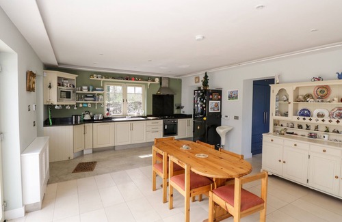 County Cavan Casa | THE DERRIES, pet friendly, with open fire in Ballinagh, County Cavan