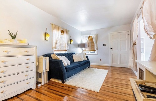 Joshua Tree Cabaña | The Desert Rose Cottage with WiFi, AC in charming Joshua Tree