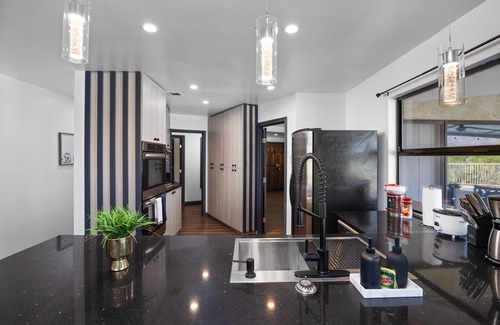 San Bernardino Casa | The Designer Home｜City Skyline Views｜More in LA