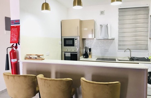 Teshie Apartamento | The Diamond Suite 15 mins from the airport for family, friends and Holiday relax