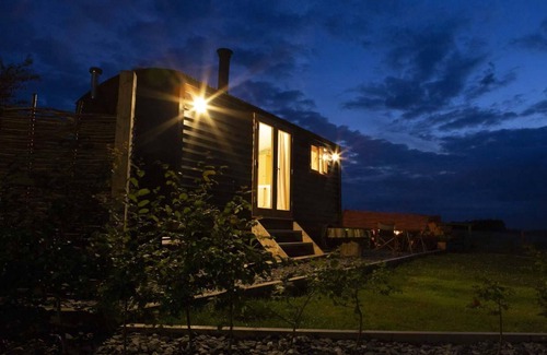 Ty Croes Cabina | The Dilly: Luxury, romantic shepherd's hut for two on Anglesey