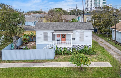 Galveston Casa | The Dinghy 2 Bedroom Home