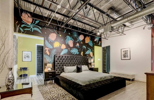 East Downtown Houston Apartamento | Texas Avenue BNB | The Disco Suite