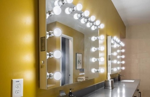 East Downtown Houston Apartamento | Texas Avenue BNB | The Disco Suite