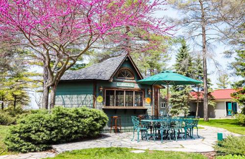Wasaga Beach Casa | The Dockhouse Cottage Five