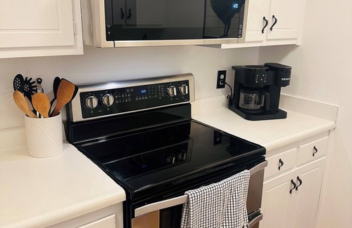 Sapphire Condominio | The Dogwood condo is located in the heart of Sapphire Valley with WiFi, AC