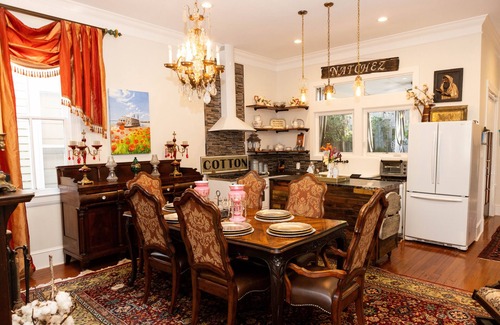 Natchez Casa | The Dollhouse | 3/2 | Walk to Downtown